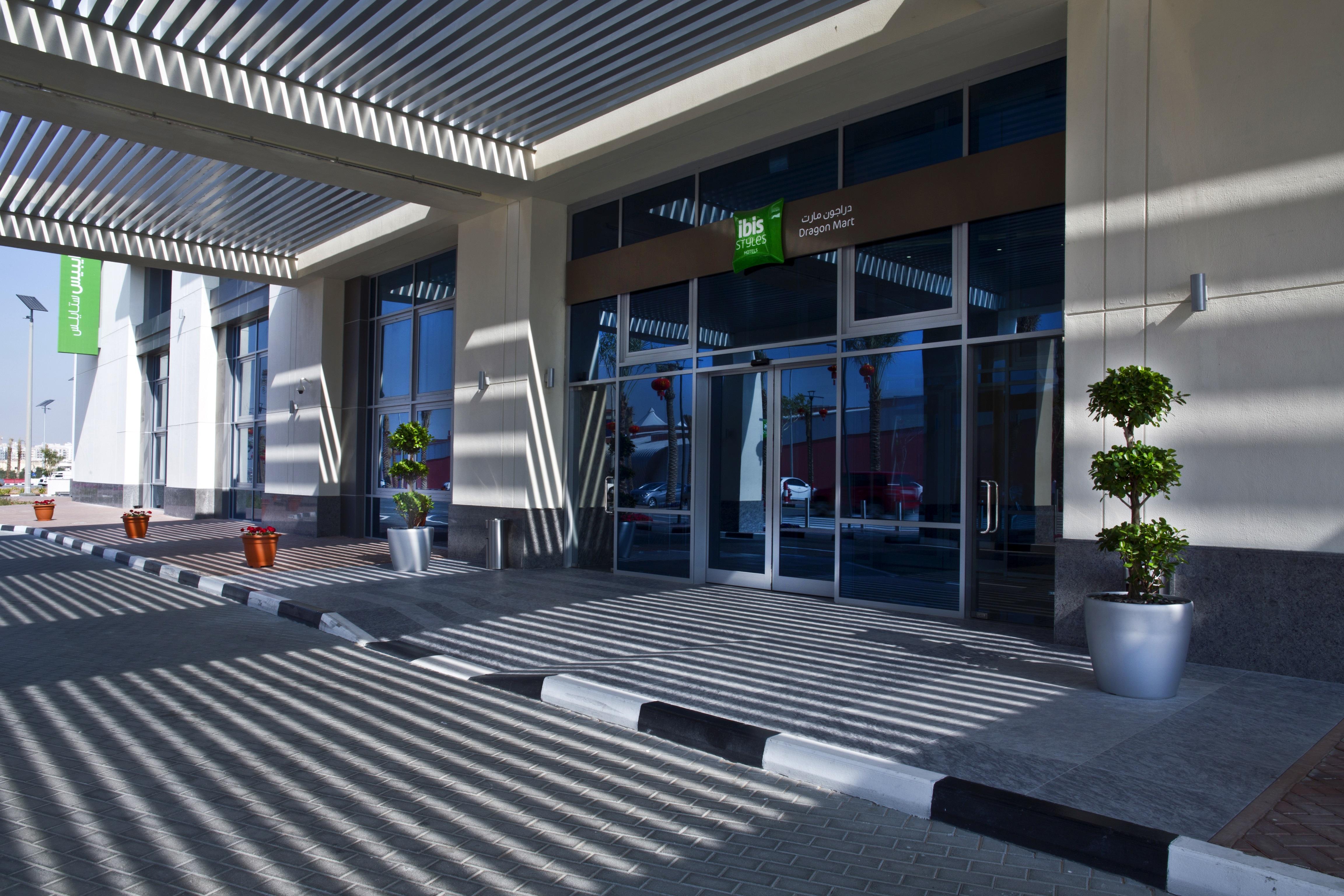 Hotel Ibis Styles Dragon Mart Dubaï Extérieur photo