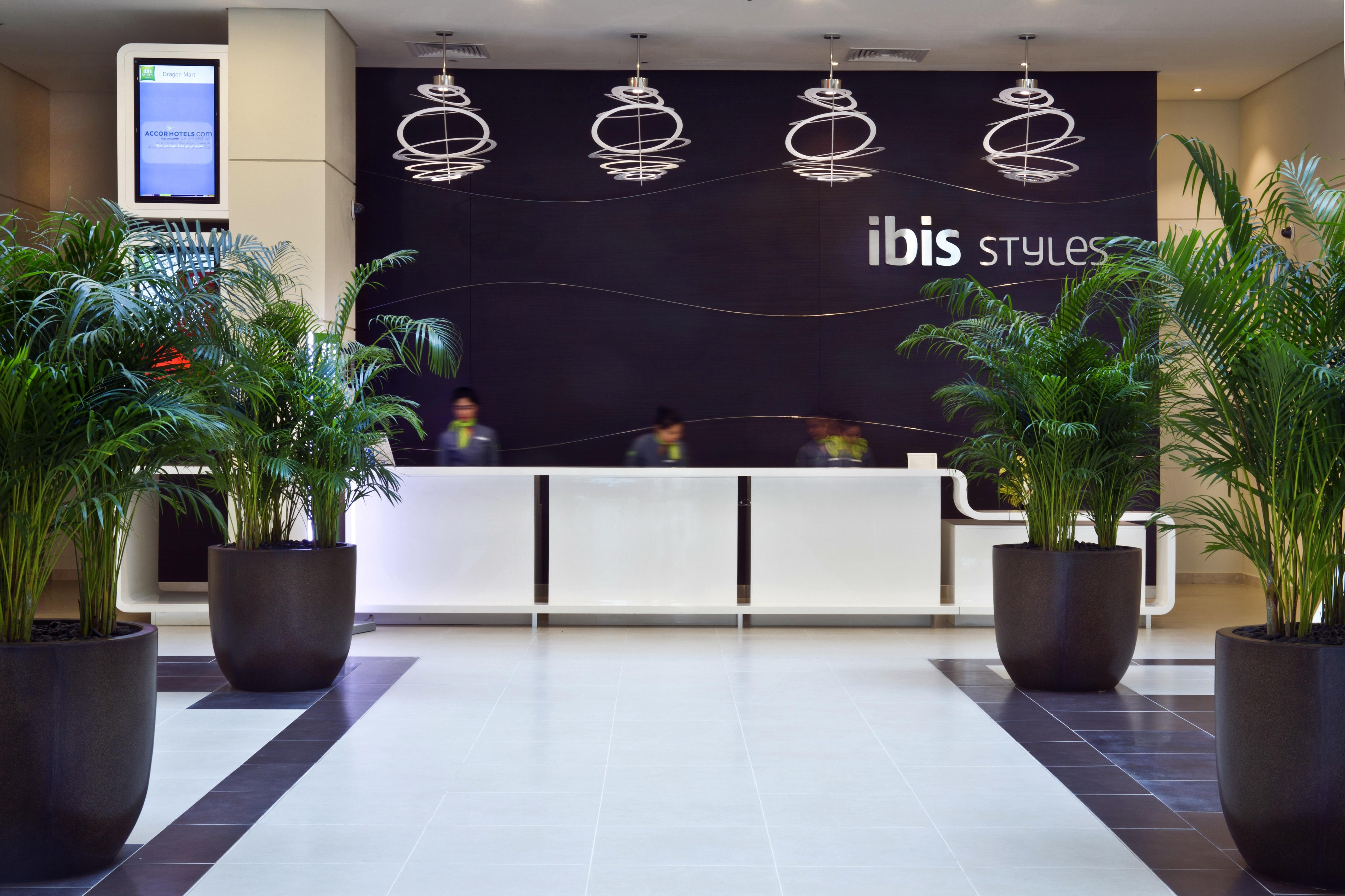 Hotel Ibis Styles Dragon Mart Dubaï Extérieur photo