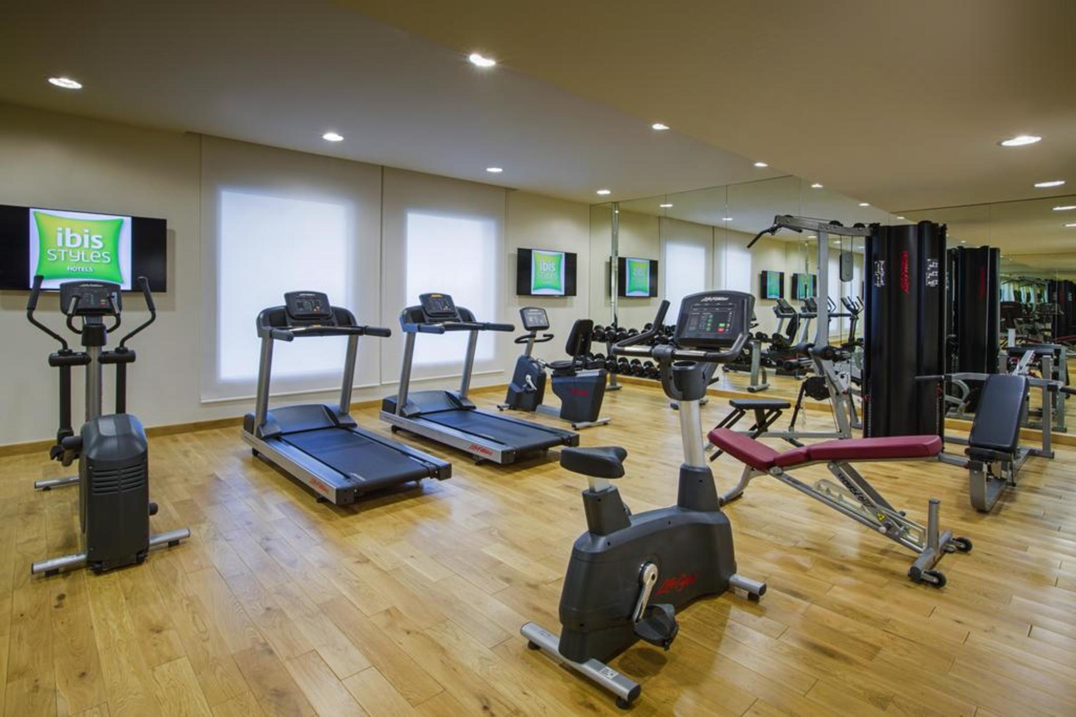 Hotel Ibis Styles Dragon Mart Dubaï Extérieur photo