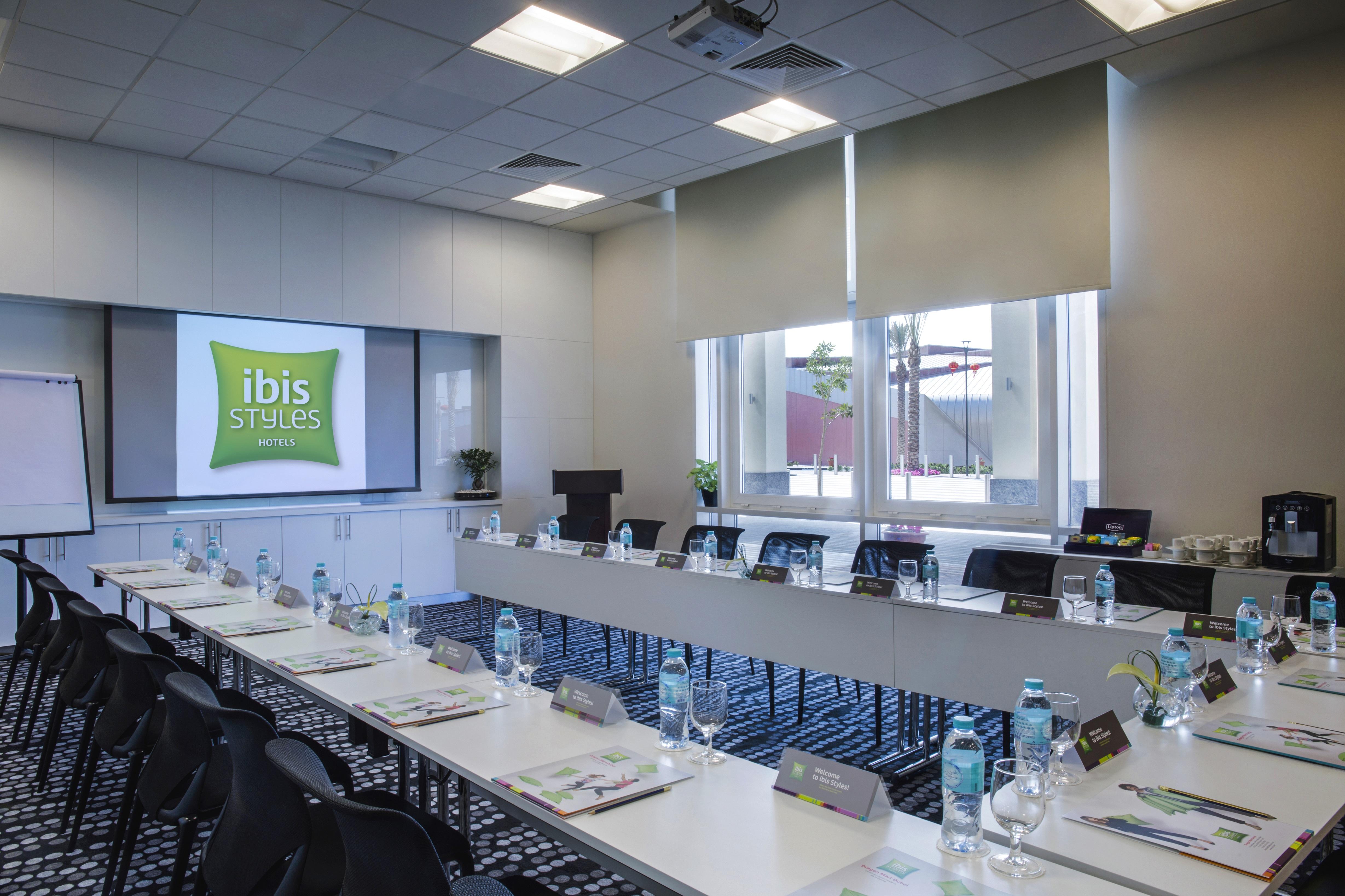 Hotel Ibis Styles Dragon Mart Dubaï Extérieur photo