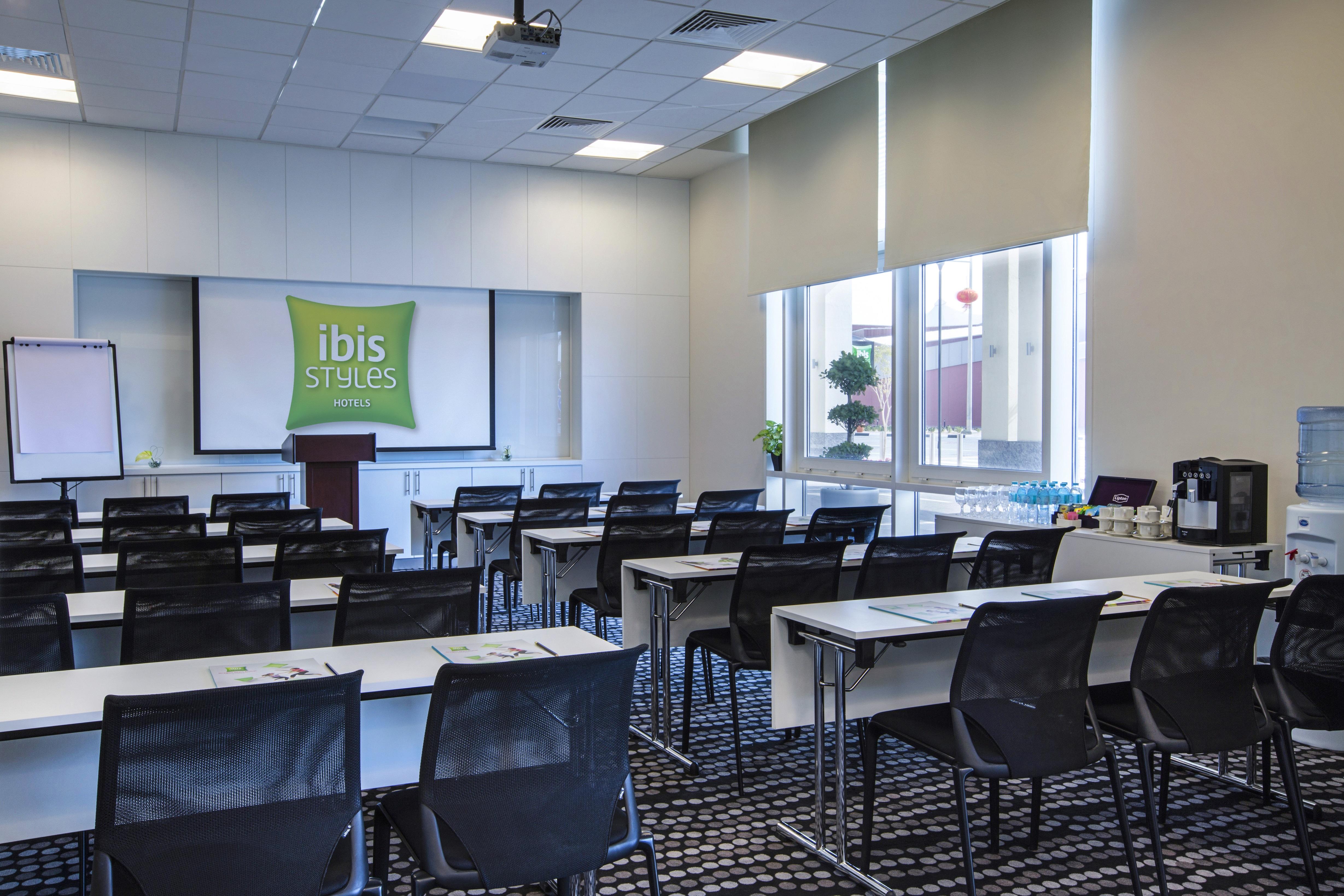 Hotel Ibis Styles Dragon Mart Dubaï Extérieur photo