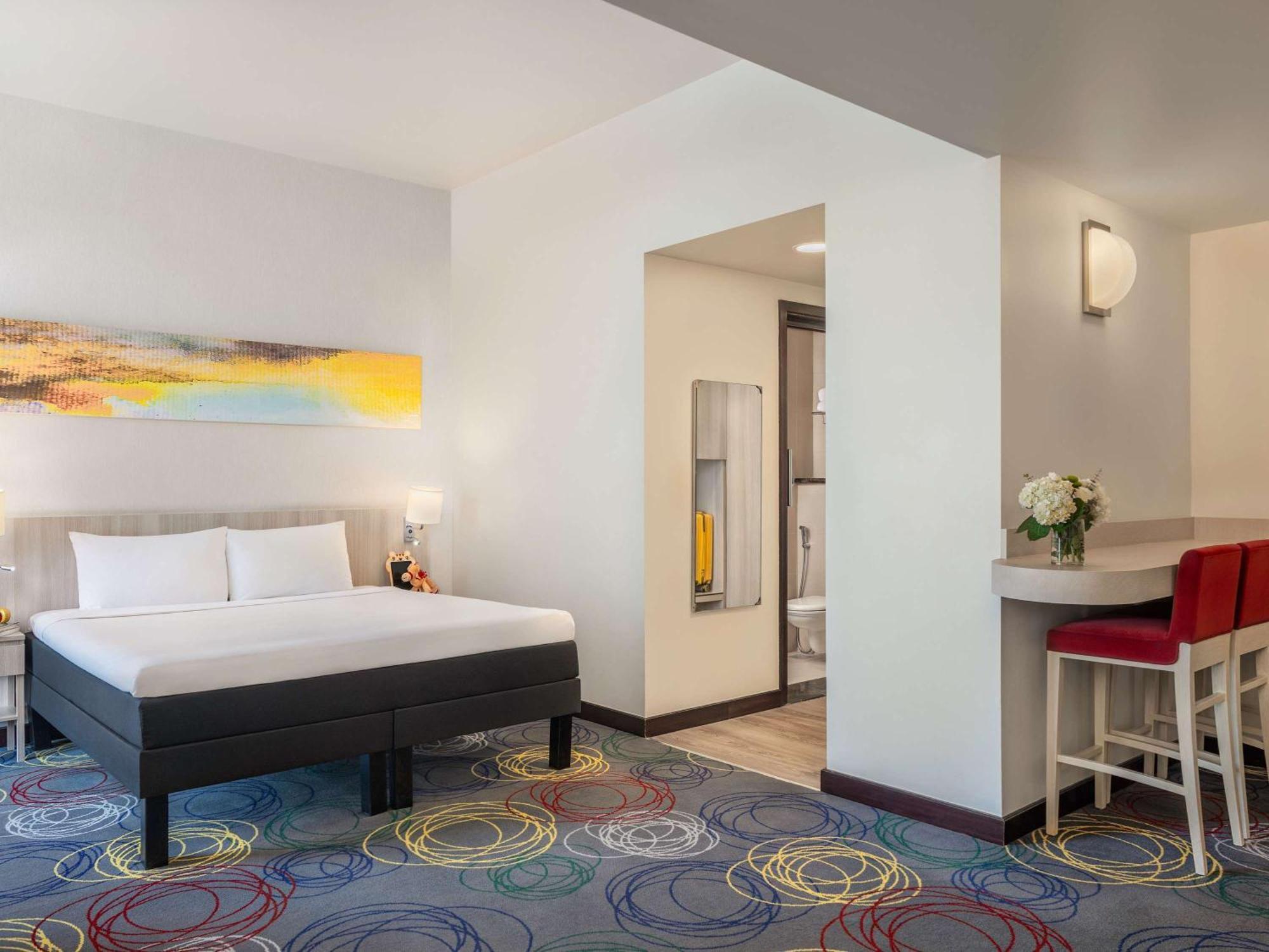 Hotel Ibis Styles Dragon Mart Dubaï Extérieur photo