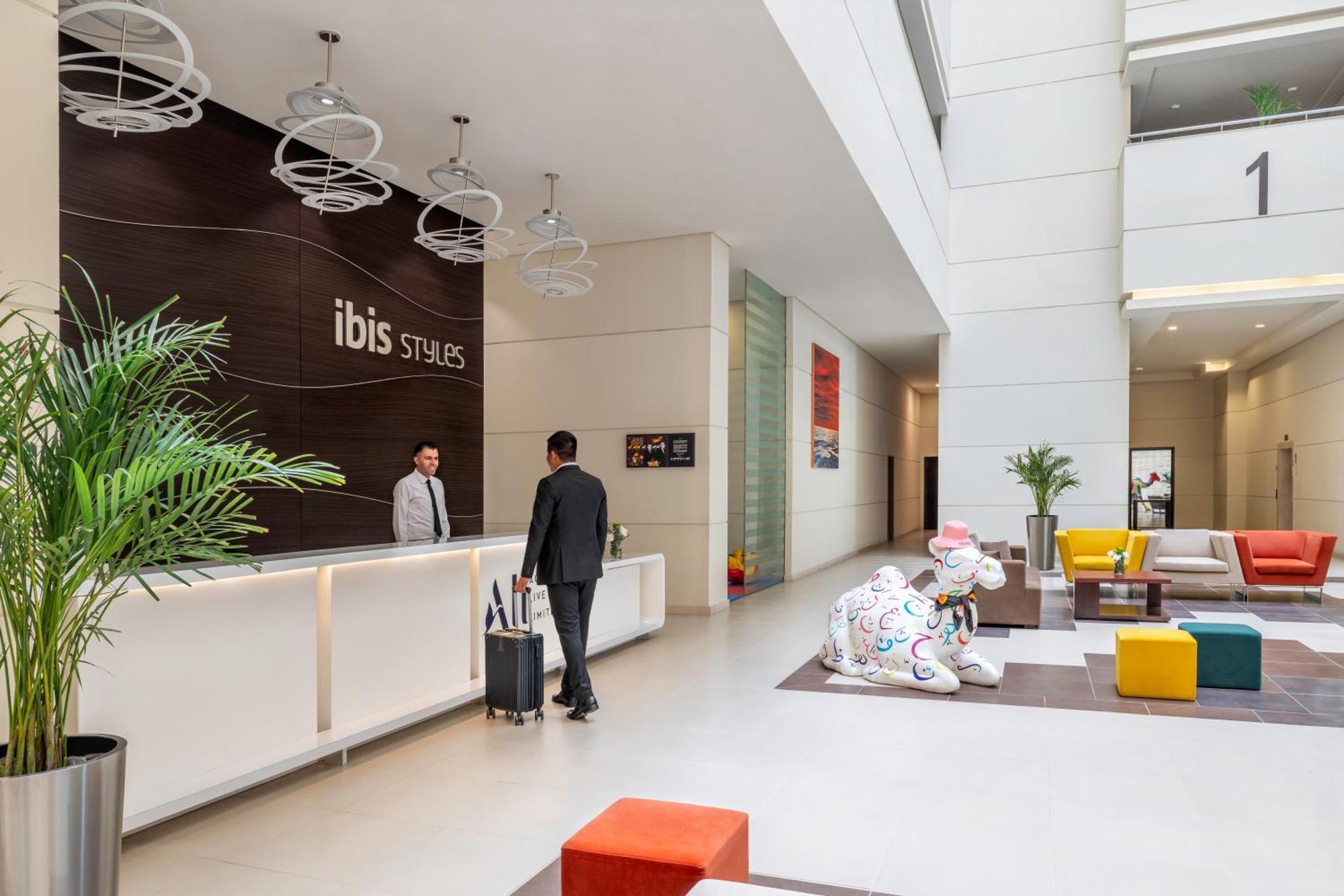 Hotel Ibis Styles Dragon Mart Dubaï Extérieur photo