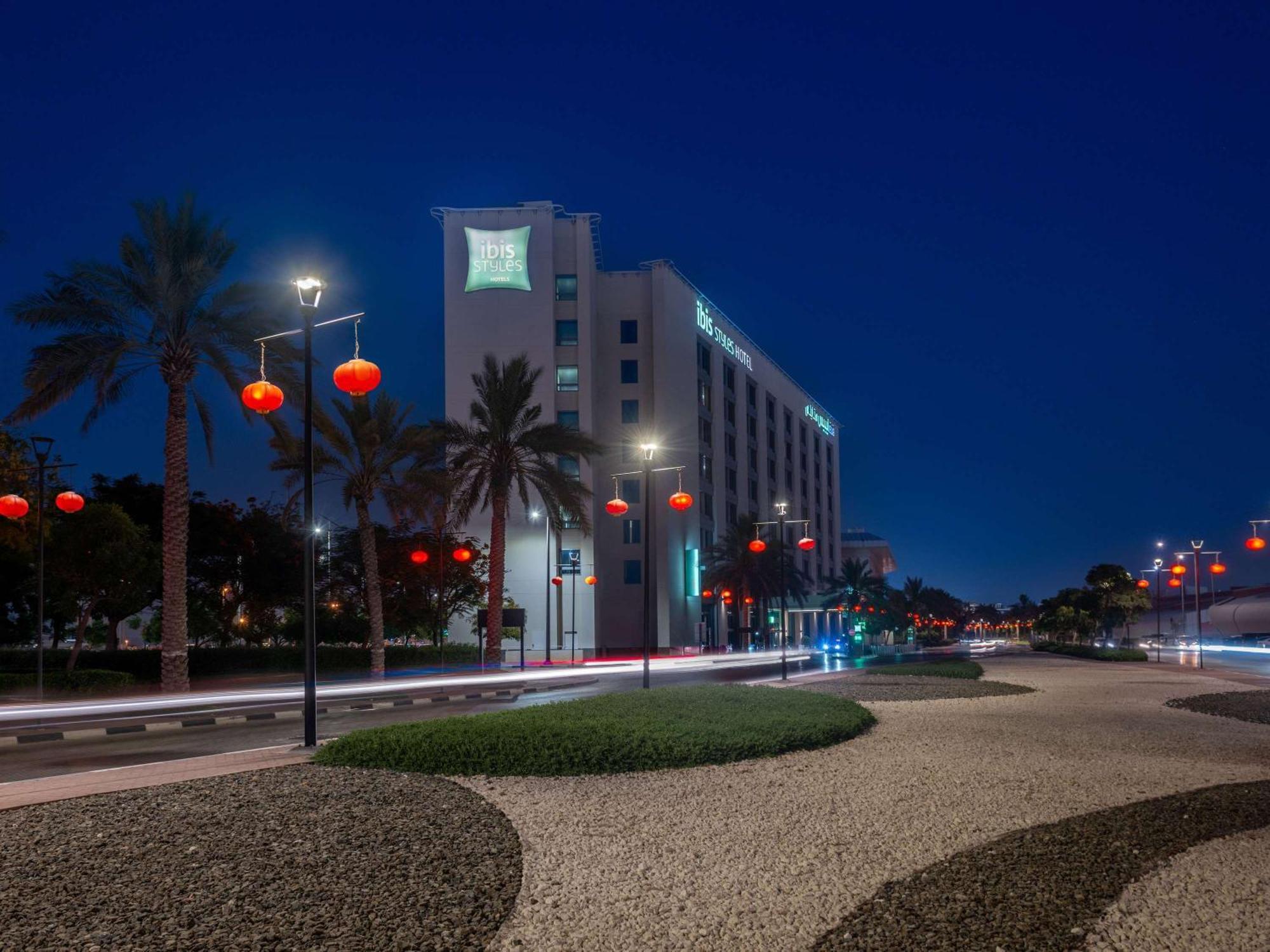 Hotel Ibis Styles Dragon Mart Dubaï Extérieur photo