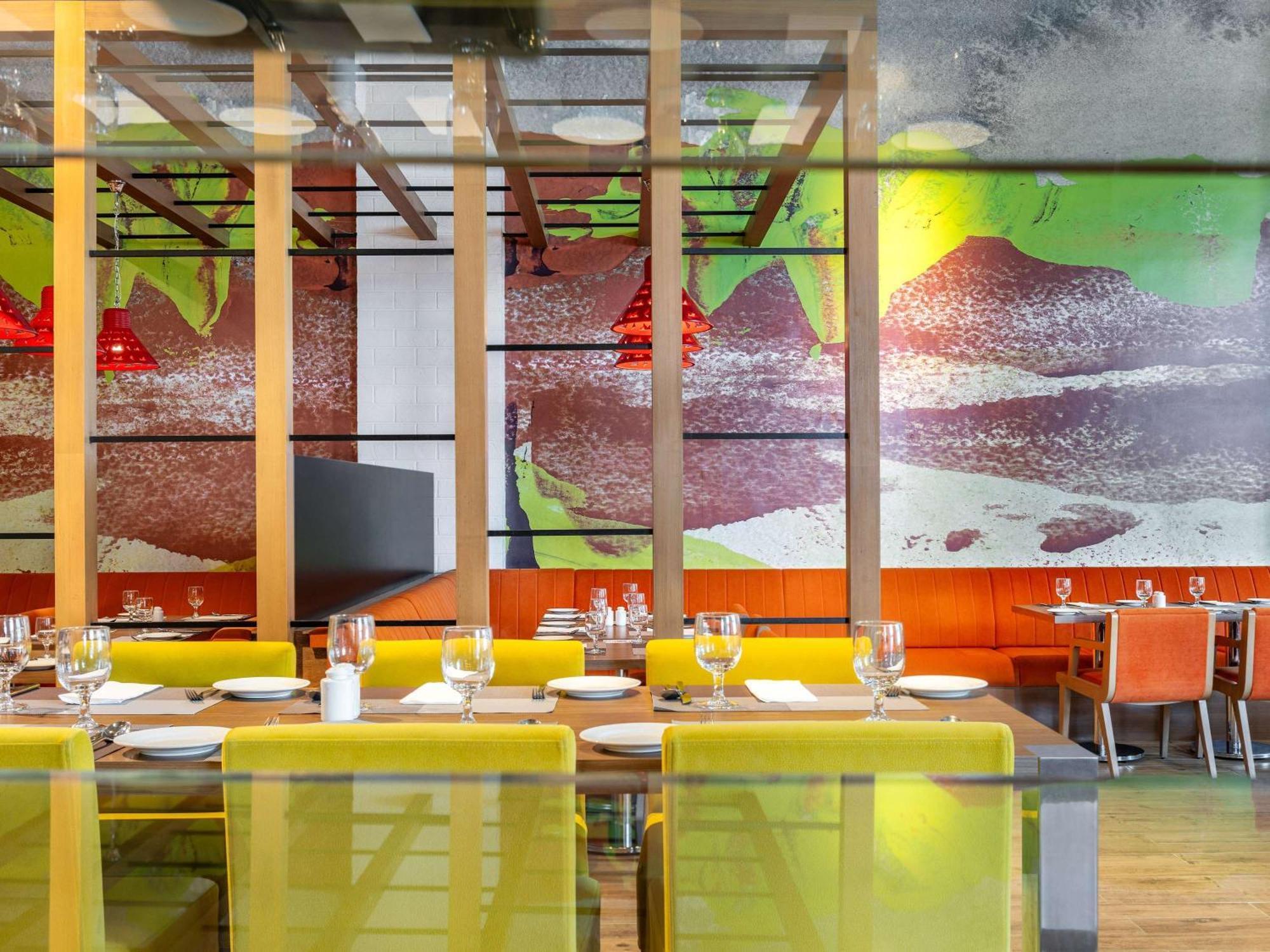 Hotel Ibis Styles Dragon Mart Dubaï Extérieur photo