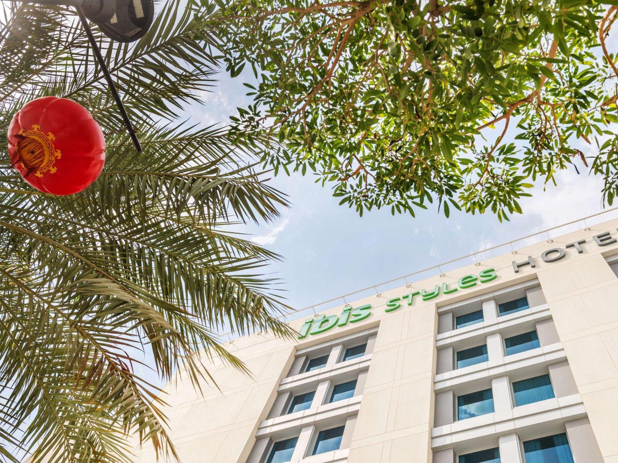 Hotel Ibis Styles Dragon Mart Dubaï Extérieur photo