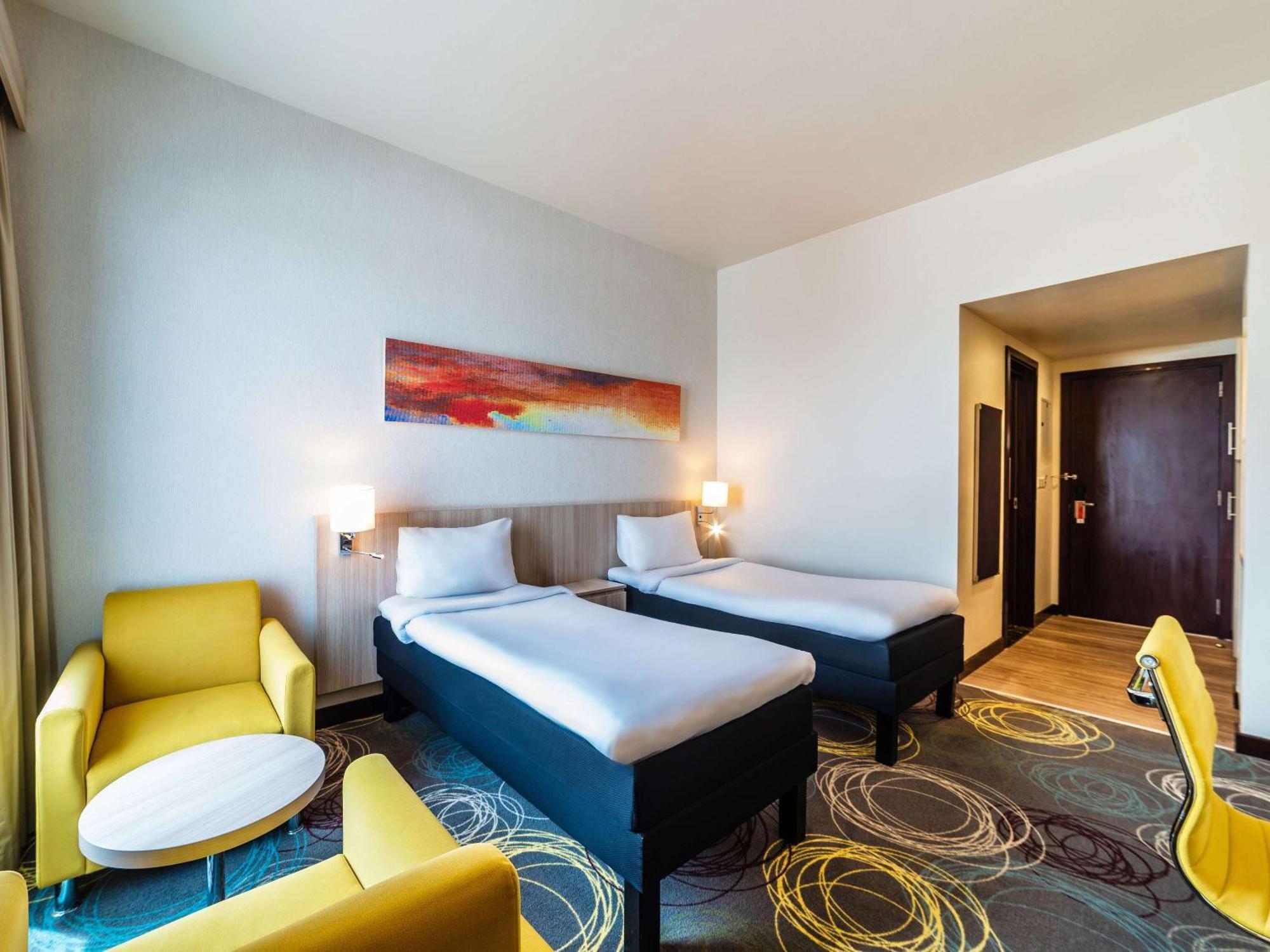 Hotel Ibis Styles Dragon Mart Dubaï Extérieur photo